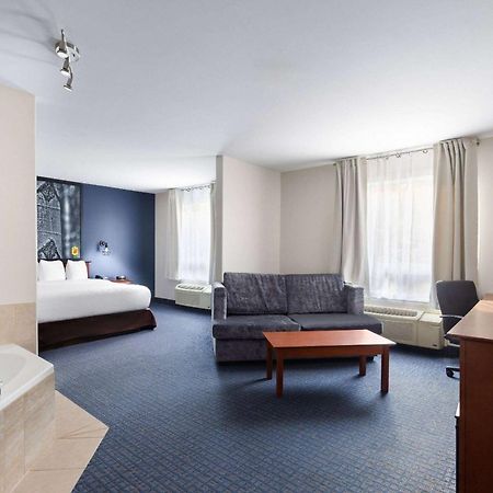 Super 8 By Wyndham Sainte Agathe Des Monts Hotel Exterior photo
