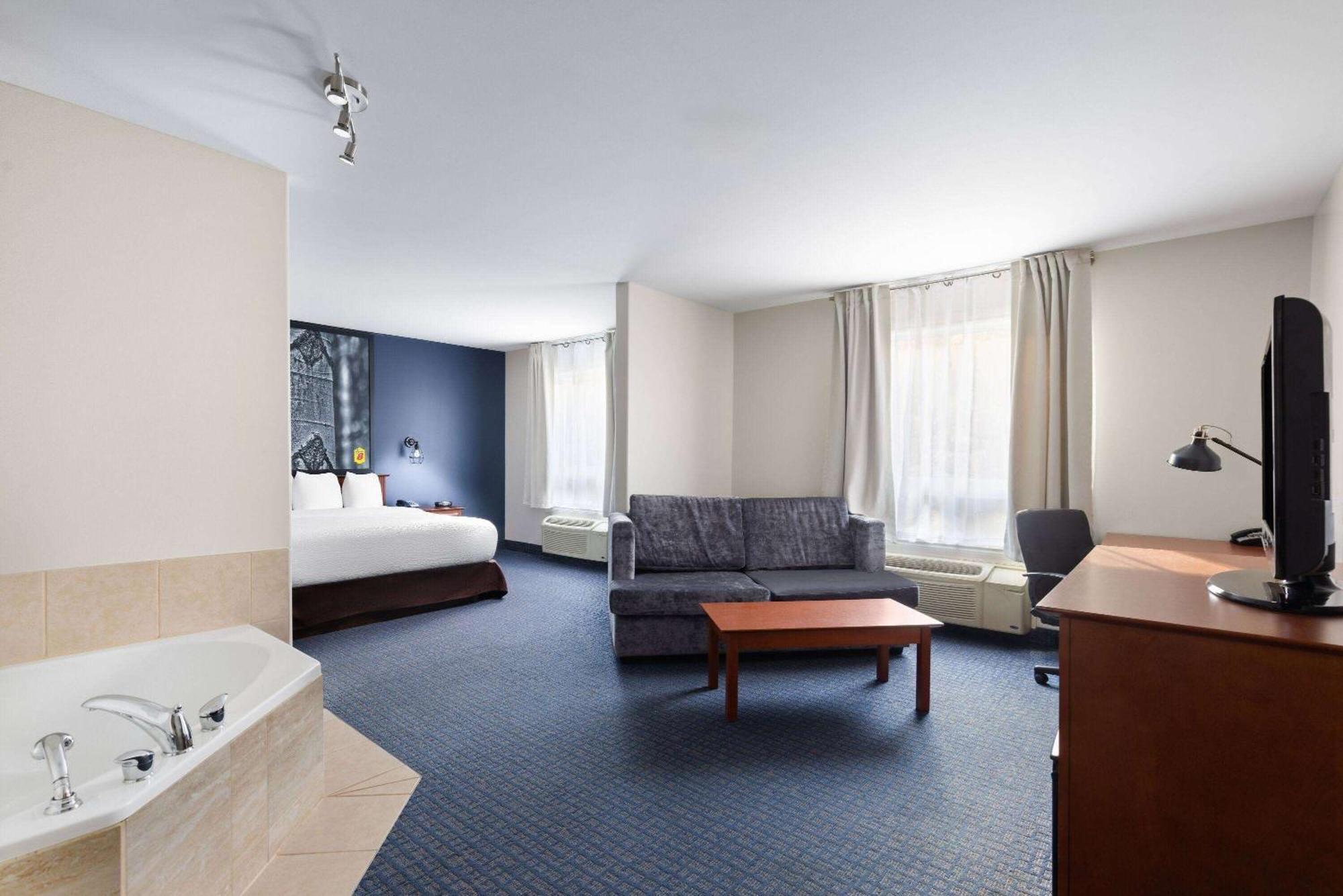 Super 8 By Wyndham Sainte Agathe Des Monts Hotel Exterior photo