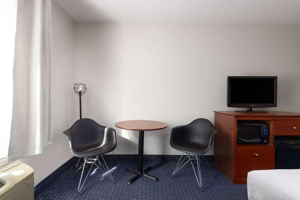 Super 8 By Wyndham Sainte Agathe Des Monts Hotel Room photo